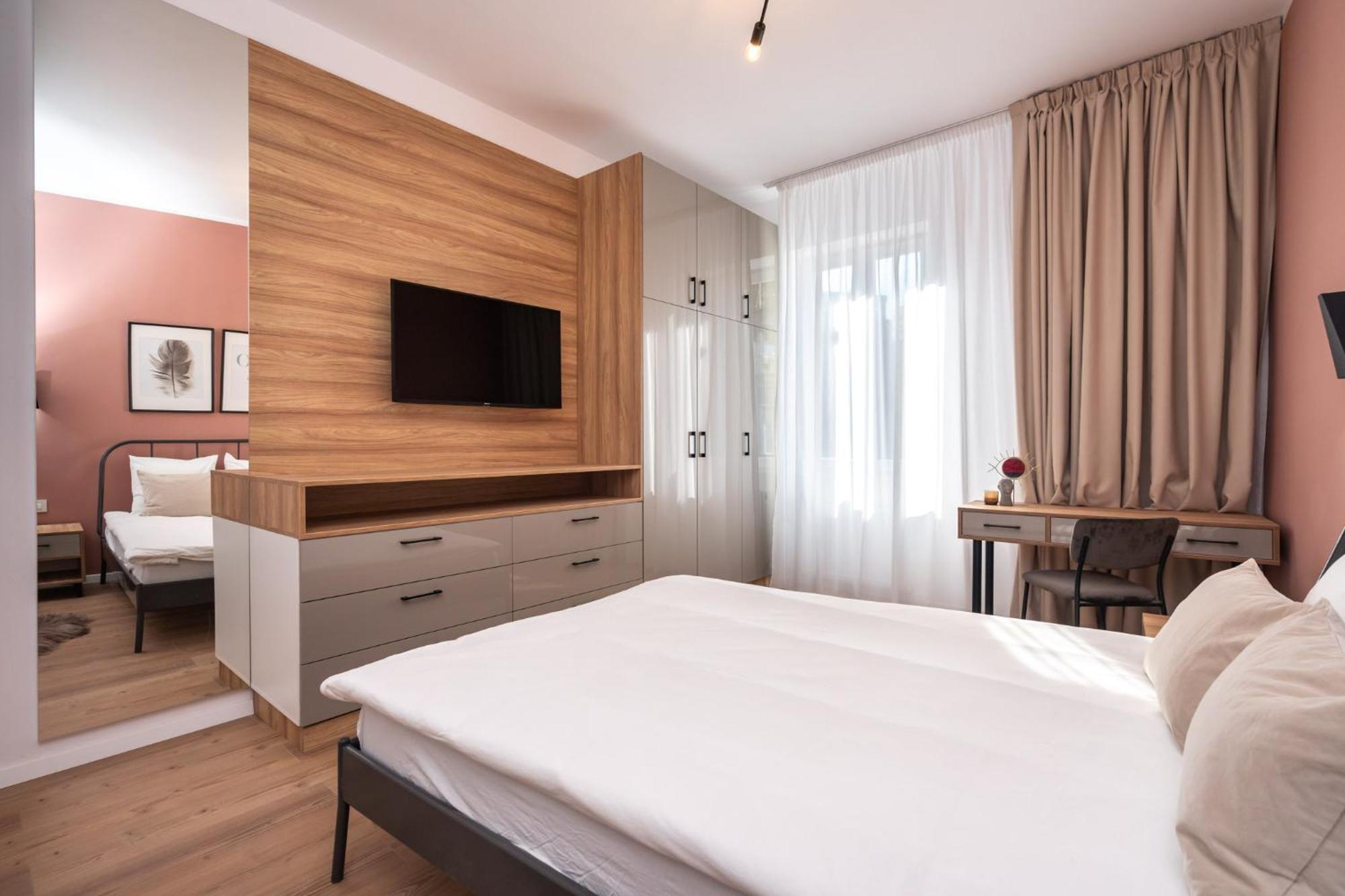 The Loft Luxury Apartments-Near The Park In The City Center Bukarest Eksteriør billede